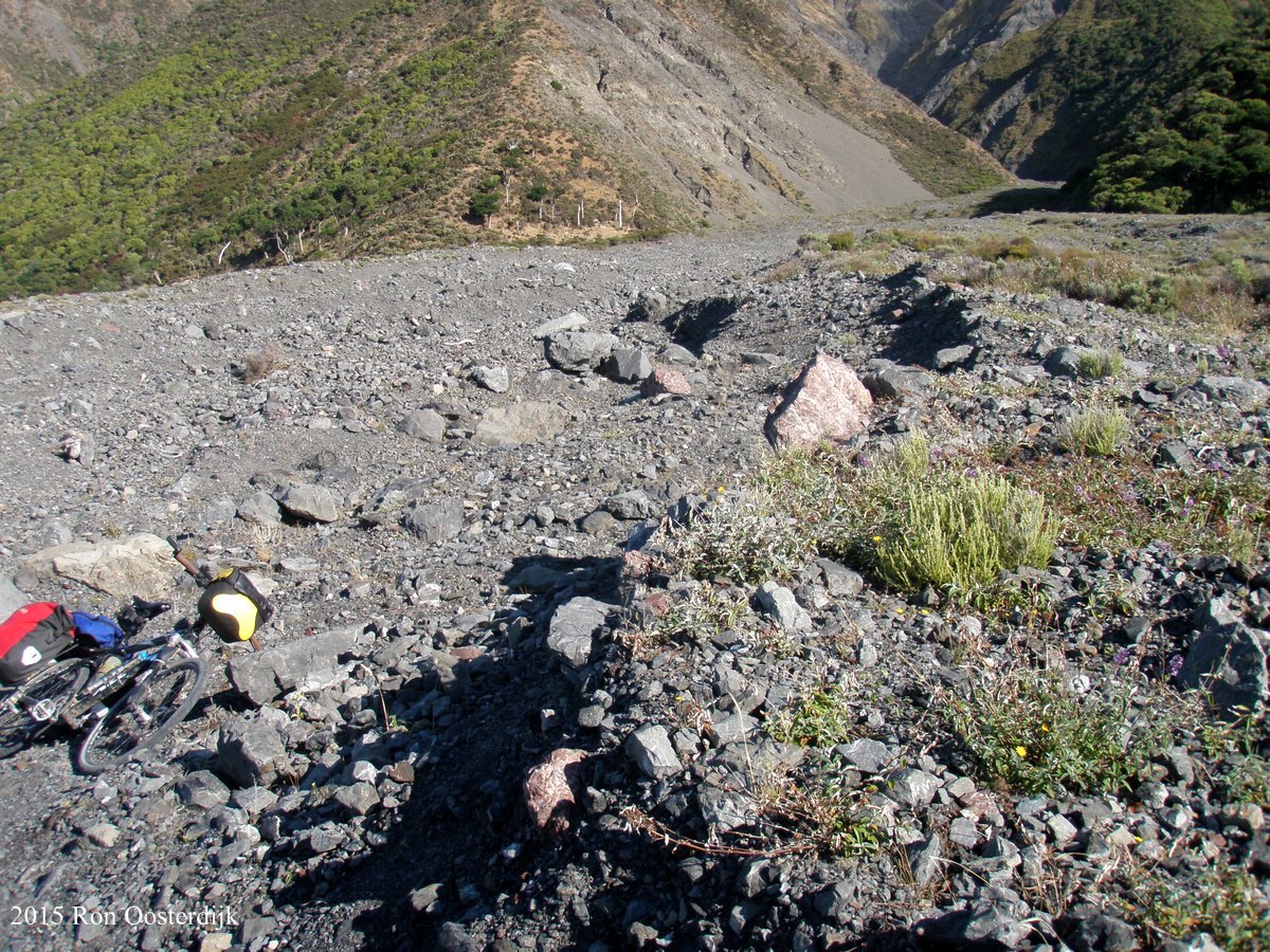 1-ACTADifficulttrailnearTurakiraehead.jpg (459299 bytes)